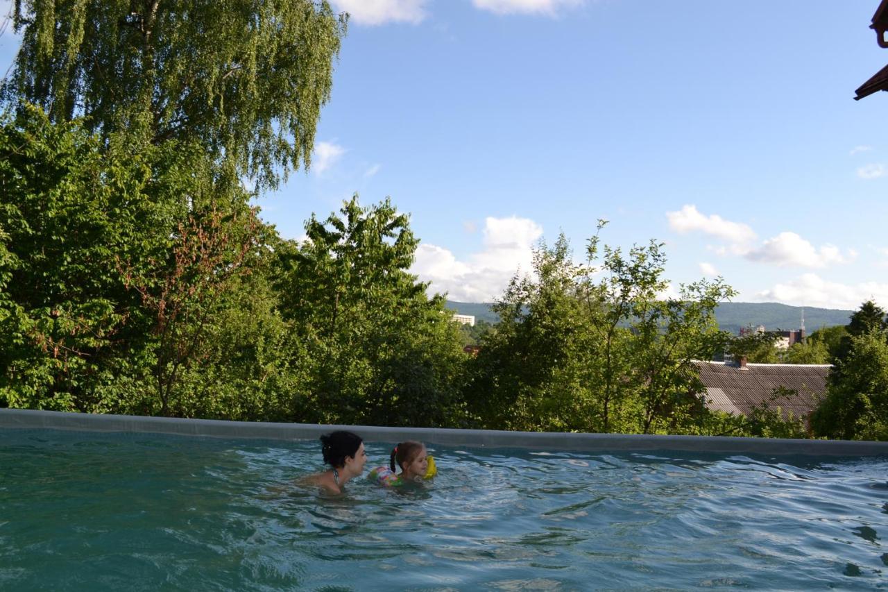 Guest House At Lesya Ukrainka Truskawez Exterior foto